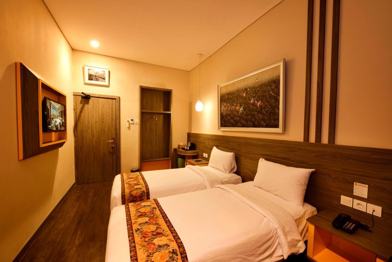 Hotel Super 8 By Wyndham Solo Exterior foto